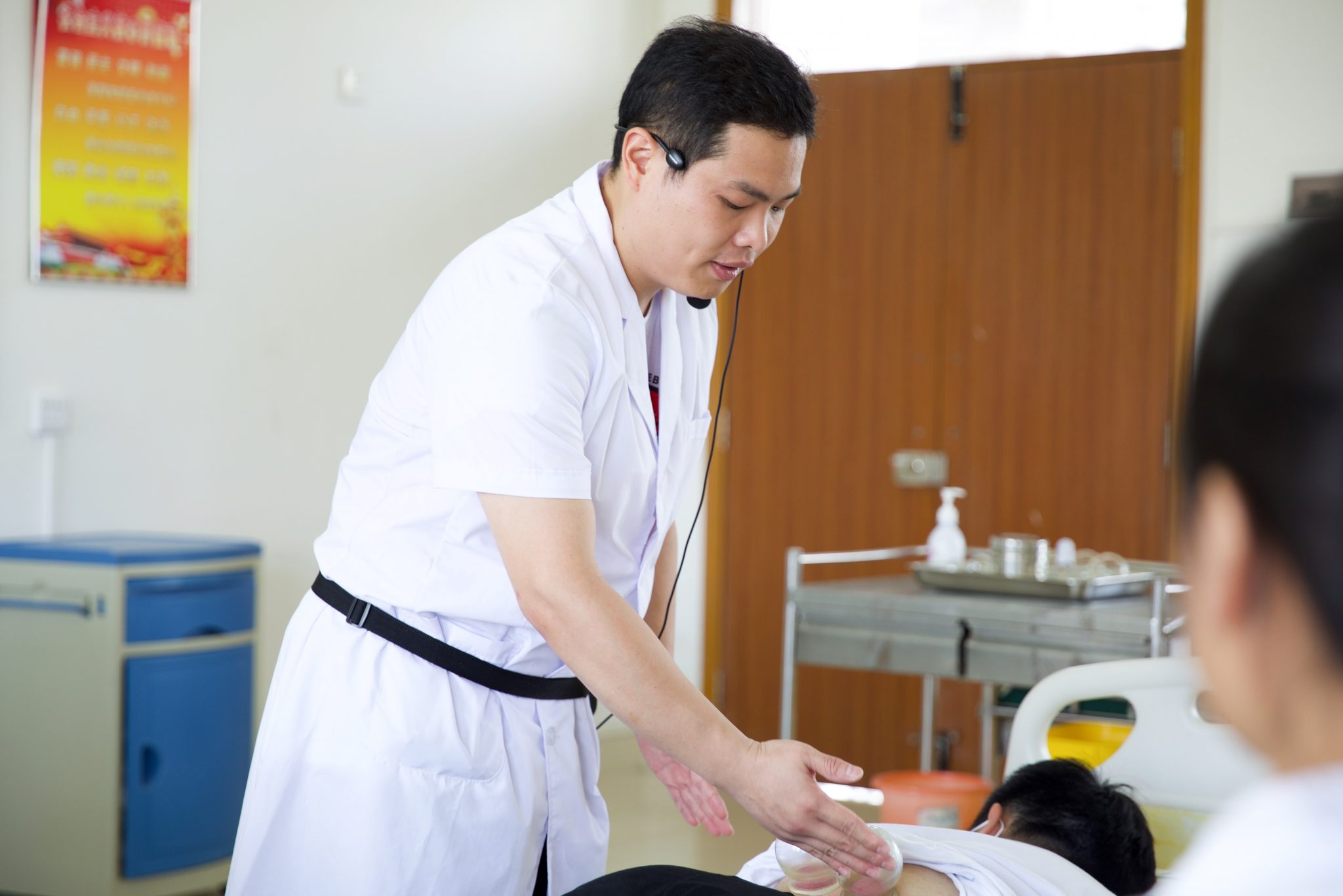 中医康复理疗师证能开什么店 (中医康复理疗师证书国家承认吗)